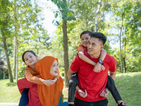 Senyum dengan yakin dengan jaminan perlindungan takaful keluarga dengan had tahunan tinggi